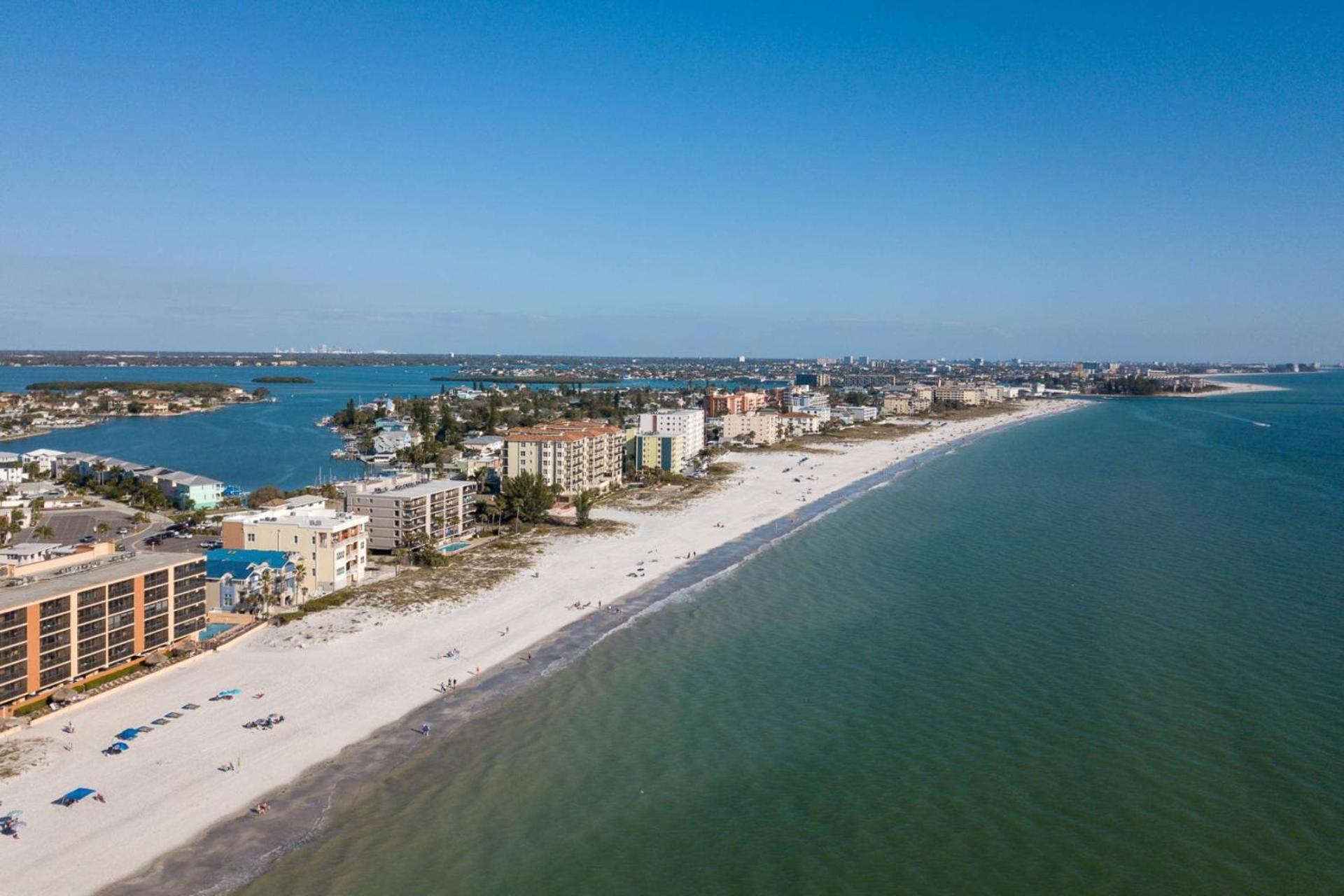 100 - Las Brisas St. Pete Beach Exterior photo